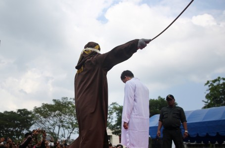 Member of ulema council that helps oversee Aceh's sharia caned for adultery