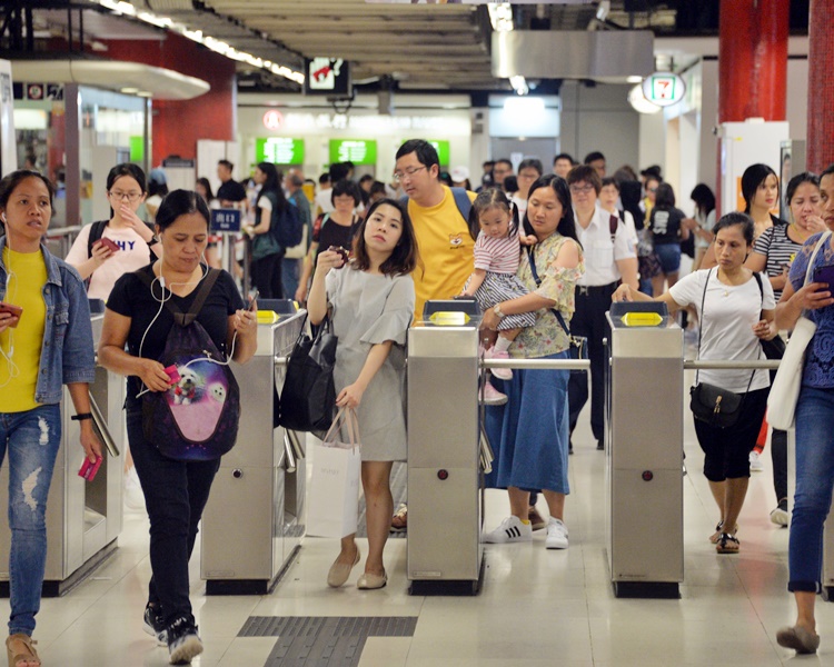 港铁今晚10时收车 机铁下午5时起只停香港及机场站