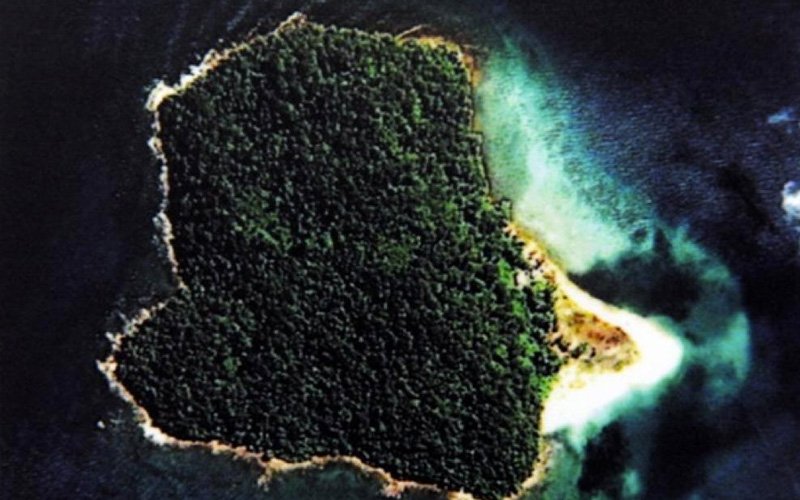 4 swim to island after trawler boat capsizes near Yan