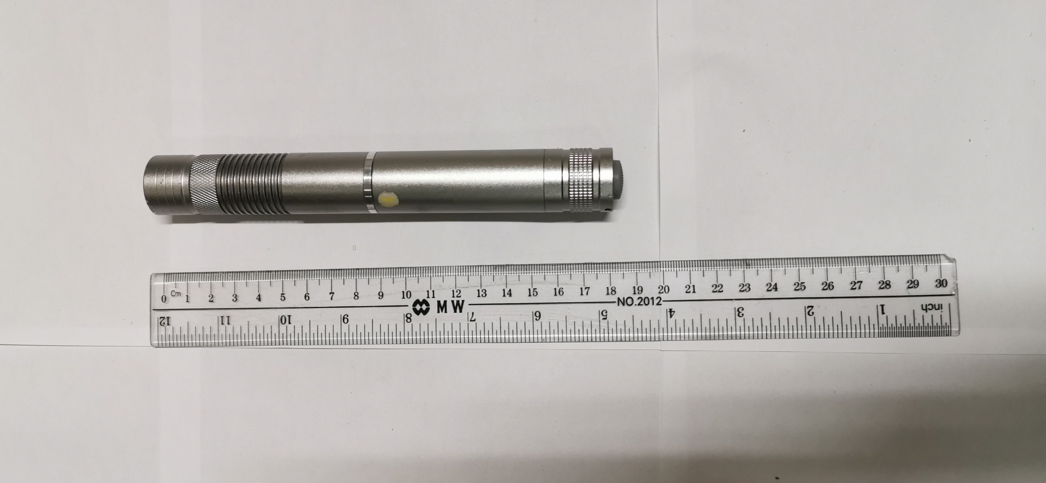 【修例风波】涉向酒家掷催泪弹 警拘38岁男横洲破汽油弹厂