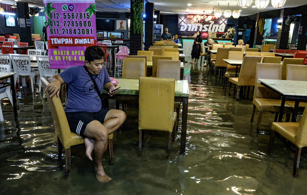 Flood evacuees in Perak remain at 512