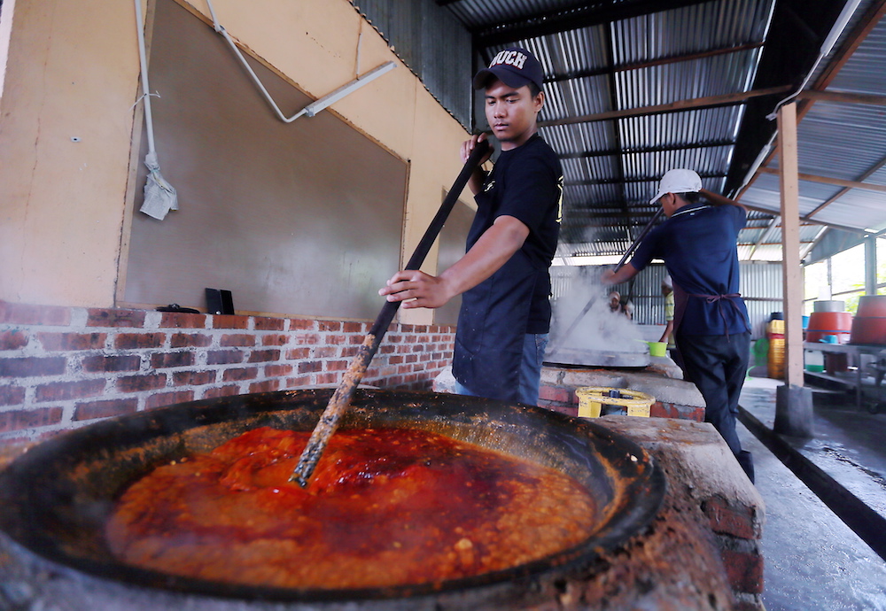 Swapping ketupat for kimbap: Cultural loss, health risks as less traditional food consumed more during Raya