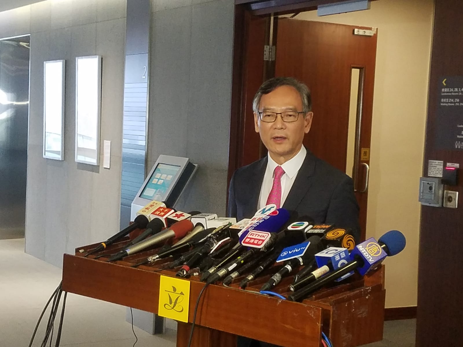 立会发展事务委员会欠1人流会收场 谢伟铨感可惜冀议员日后准时