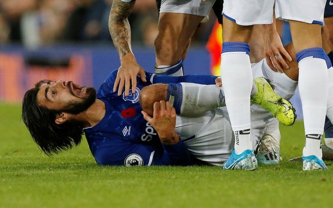 Andre Gomes suffers ghastly ankle injury [Warning: Graphic content]