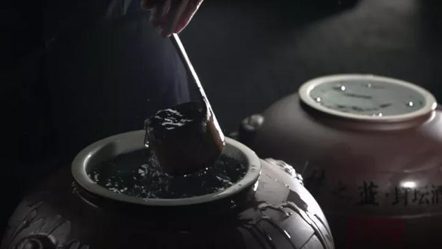 浅谈白酒的“真黄”与“假黄”，发黄就是好酒吗