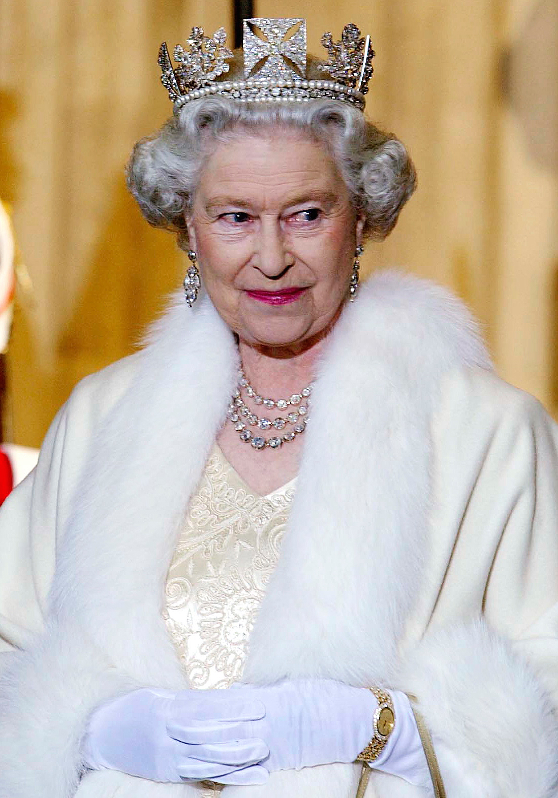 Queen Elizabeth to Stop Wearing Fur — and Is Already Replacing It with Fake Fur