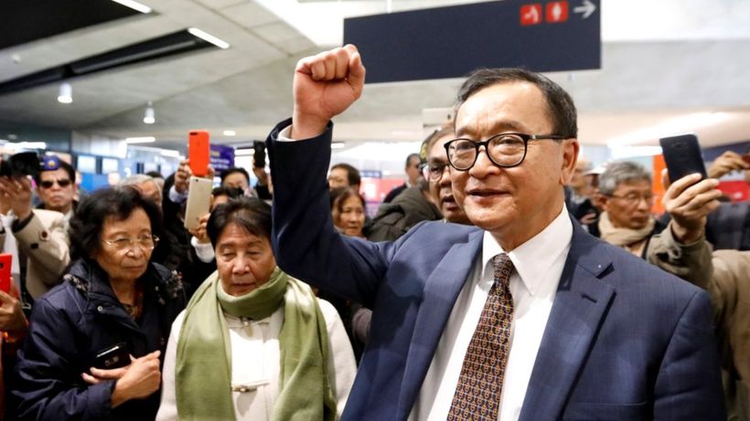 Sam Rainsy: Cambodian opposition leader turned away at Paris check-in