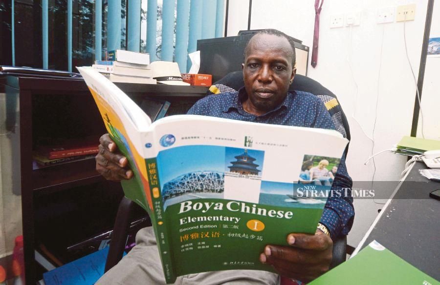 USM lecturer speaks 10 languages