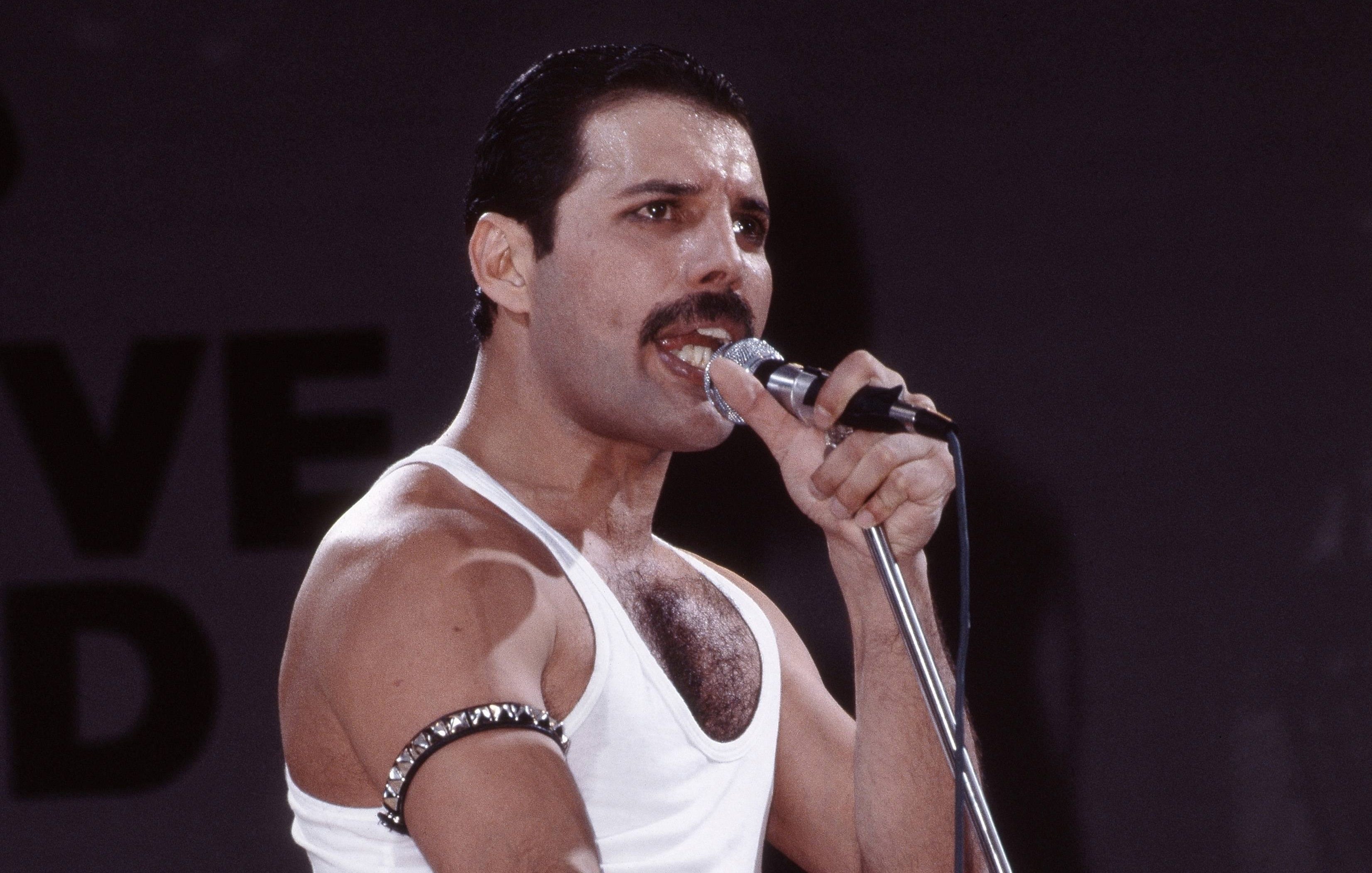 A rare photo of Freddie Mercury with never-mentioned Queen member emerges and we’re crying