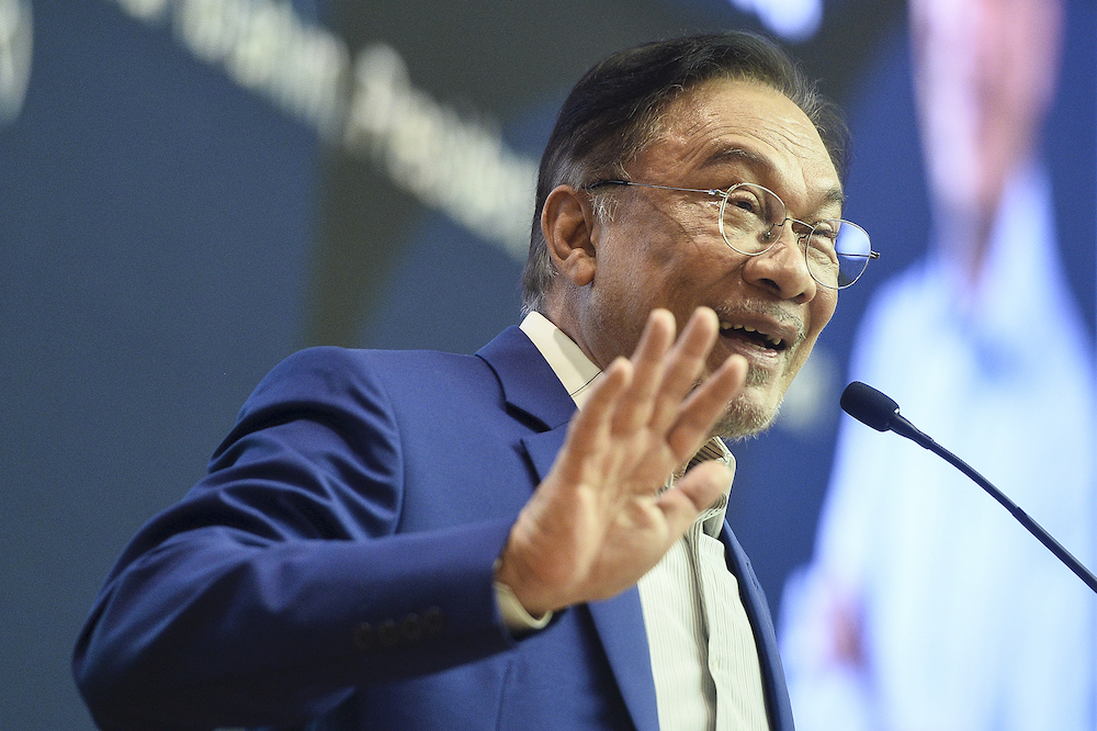 Report: Anwar won’t meet warring factions, dares party to pick new president