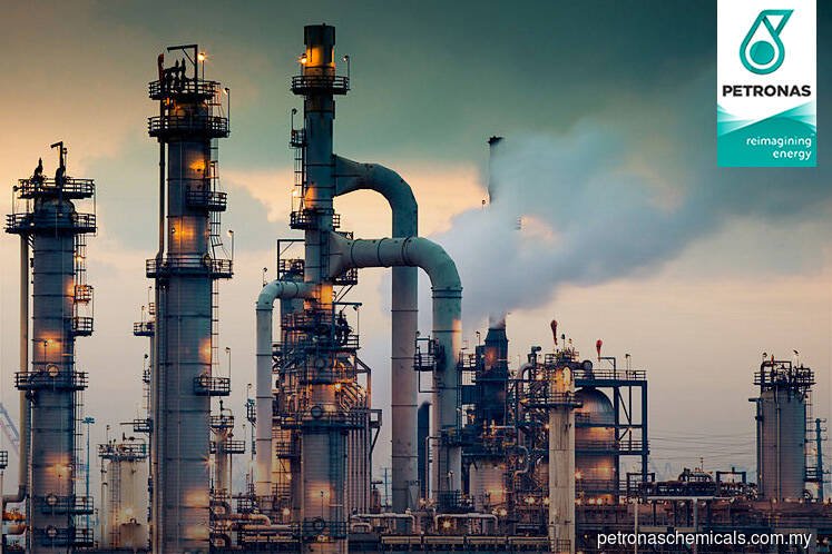 PetChem extends downtrend on weak earnings
