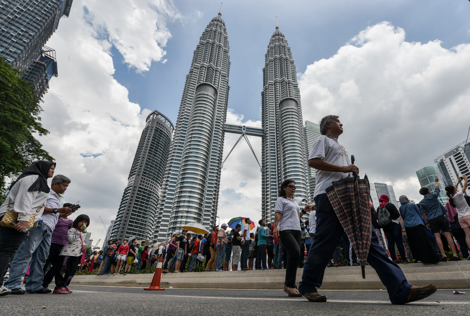 Big drop in real salary increase for Malaysians next year