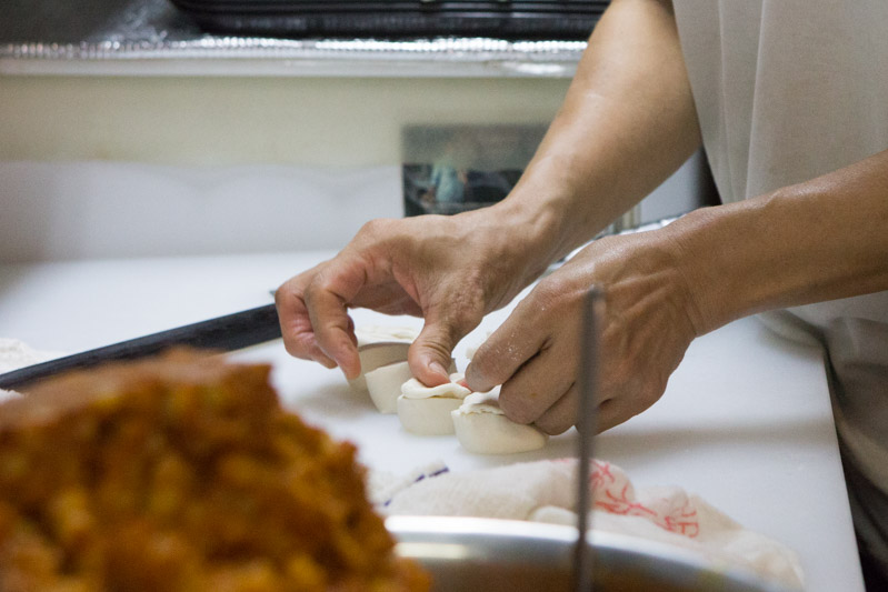 J2 Famous Crispy Curry Puff: Michelin Bib Gourmand Curry Puffs That Will Make You Forget Other Curry Puffs In Amoy Street Food Centre