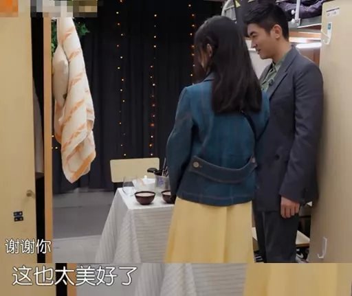 杜江在宿舍吃麻辣烫，霍思燕反应被赞情商高，难怪儿子老公都宠她
