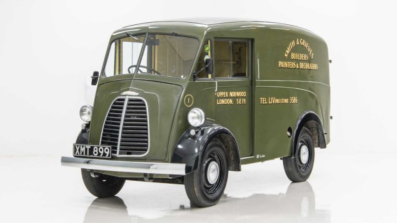 Morris Commercial reveals new retro electric van