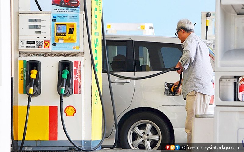 Economist calls for looser rules on petrol prices