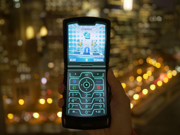 Motorola Razr's secret keyboard screen is a blast from the past