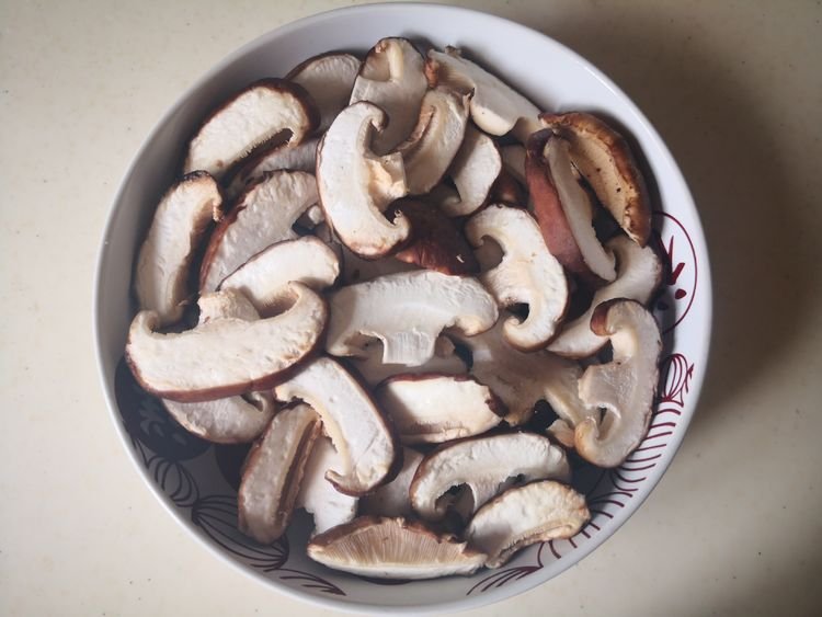 这菜简单蒸一蒸8分钟上桌，鲜到流口水，滋补不上火多吃也不长胖