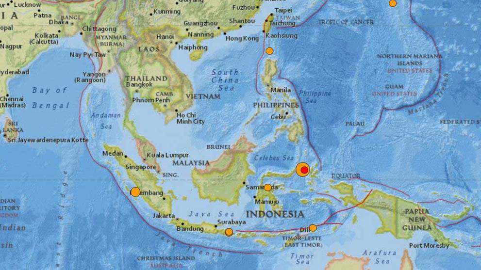 Strong 7.1-magnitude earthquake hits off Indonesia