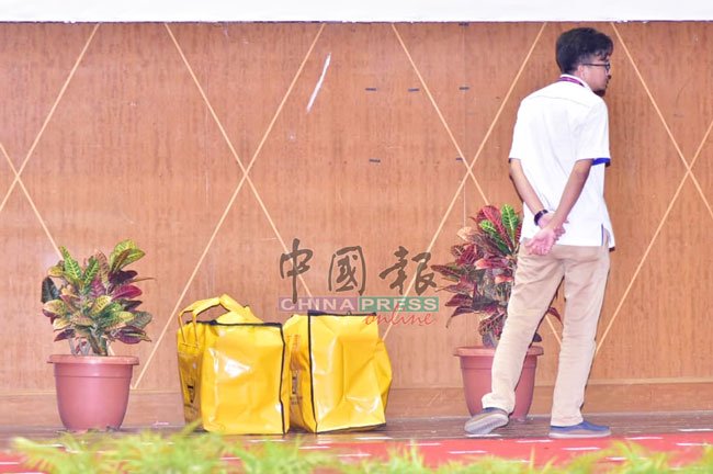 【非官方成绩】他得了1万多票 遥遥领先 对手纷看不到路 !