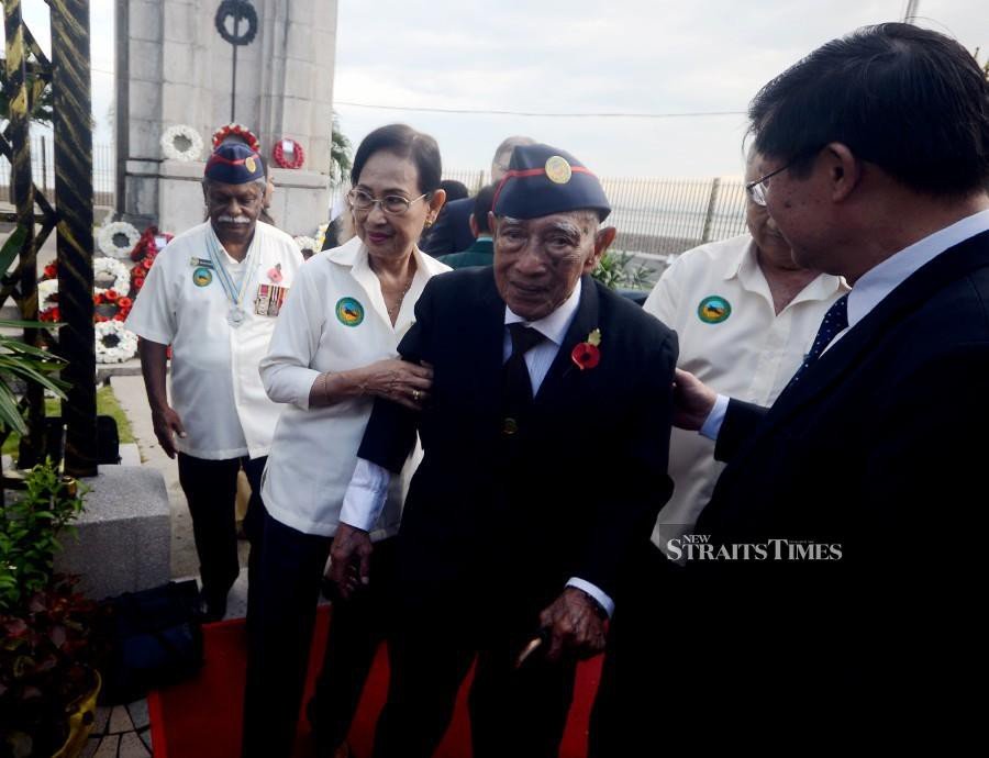 Last surviving World War II veteran pays tribute to war heroes