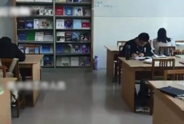 大专院强制「捐」书引不满　图书馆：个別学院所为