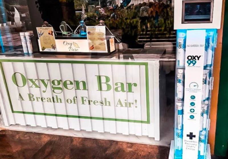 Indian businessman sells clean air at oxygen bar