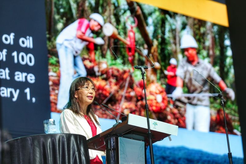 Get certified by Jan 2020 or risk losing licence, minister tells oil palm farmers