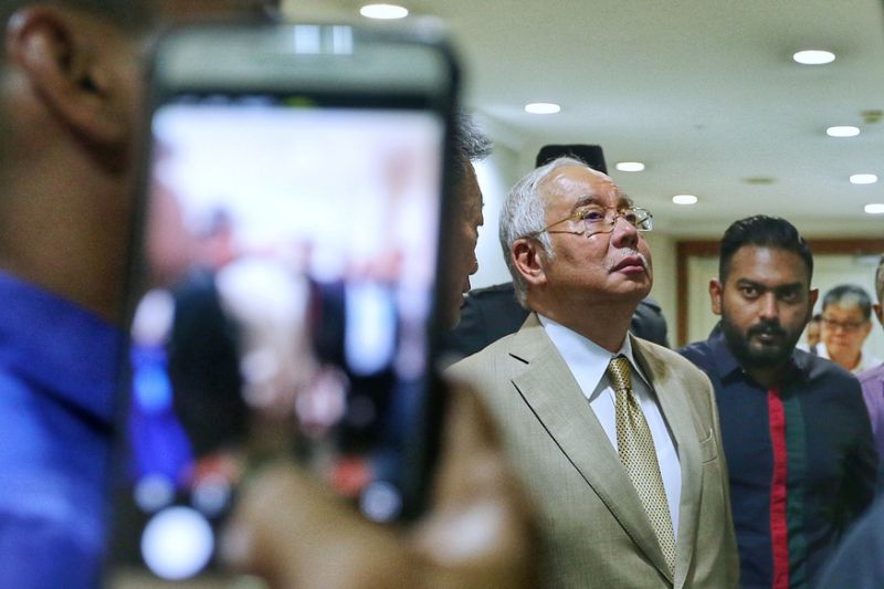Najib agrees Umno reps who met Azmin, including cousin, should face disciplinary squad