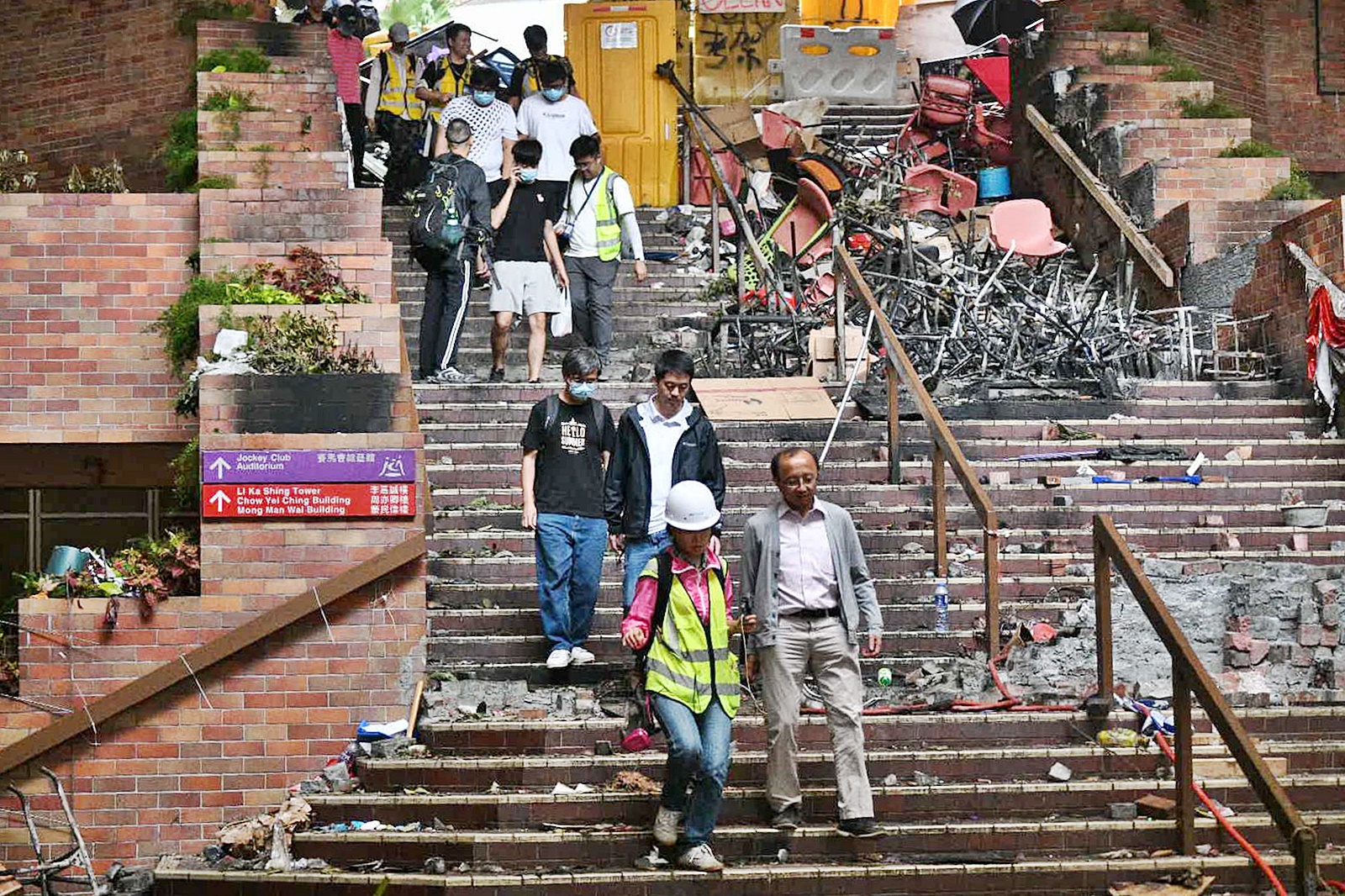 【修例风波】城大：数名学生仍留守理大 促尽快和平离开