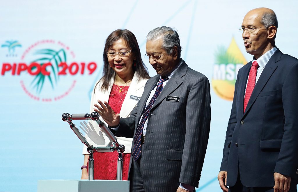 Oil palm estates to get certified by 2020 or risk losing licence