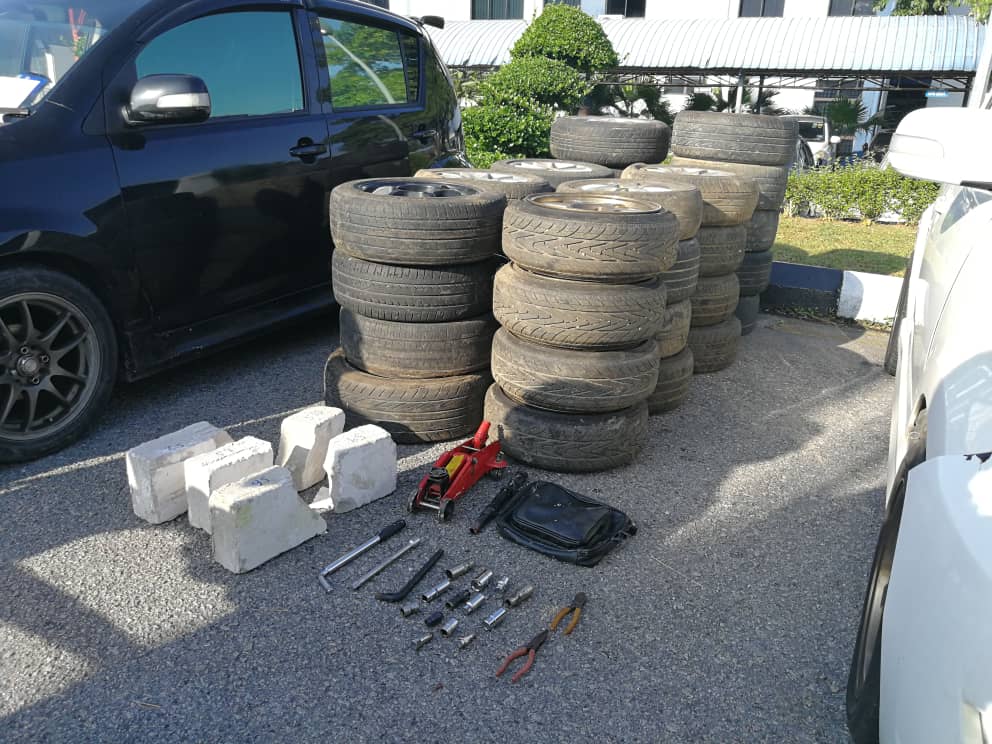 4男偷汽车轮胎及轮圈网售　遭警捣破全数落网