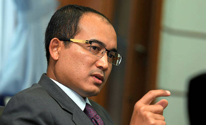 Datuk among nine arrested over fake foreign worker cards