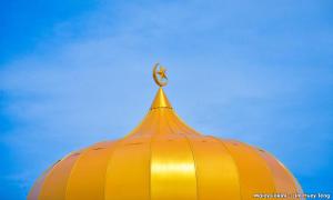Teachers in Quebec file suit against religious symbol ban