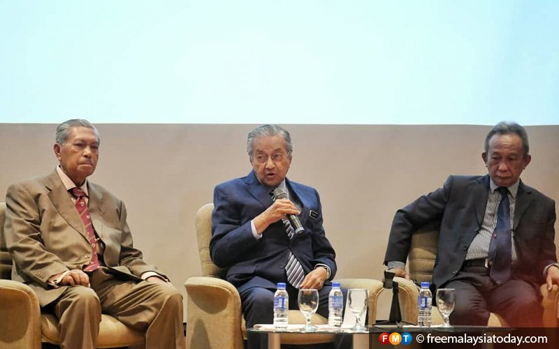 Dr M brushes off call for Guan Eng to be dropped from Cabinet
