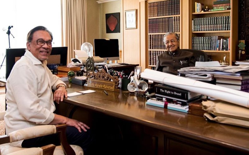 Agreement on PM succession stands, says Anwar after meeting Dr M