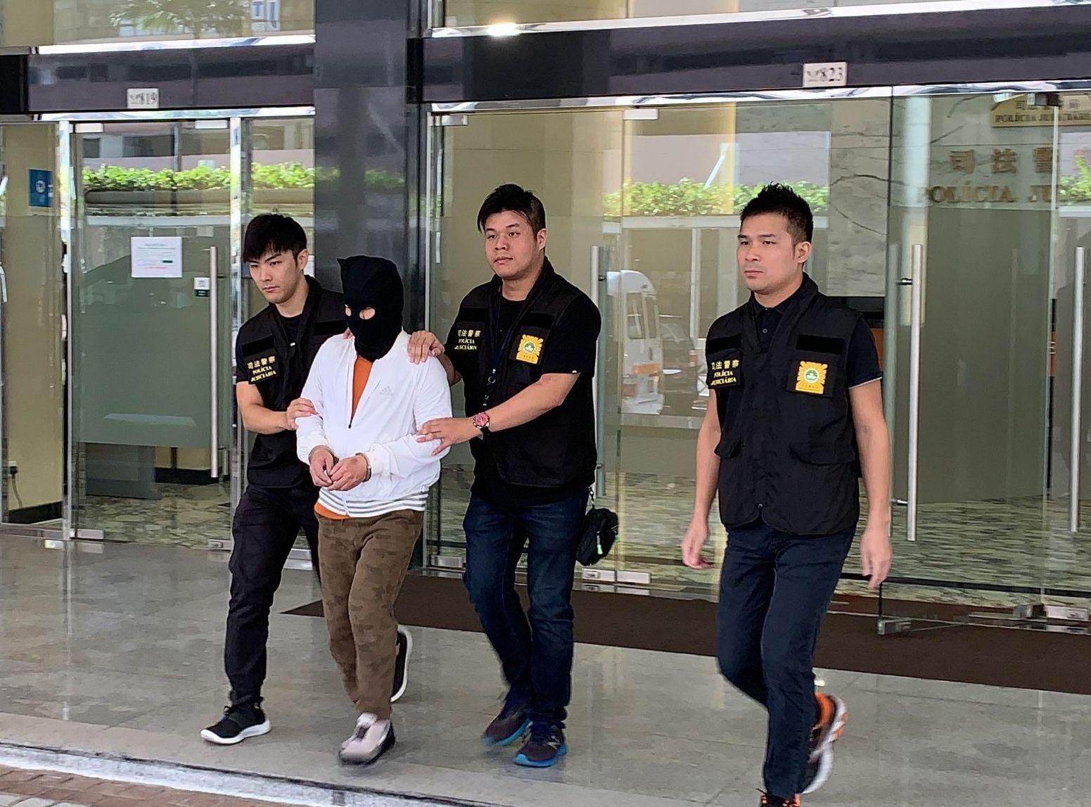56岁港男收9500元报酬 涉助诈骗集团澳门洗黑钱被捕