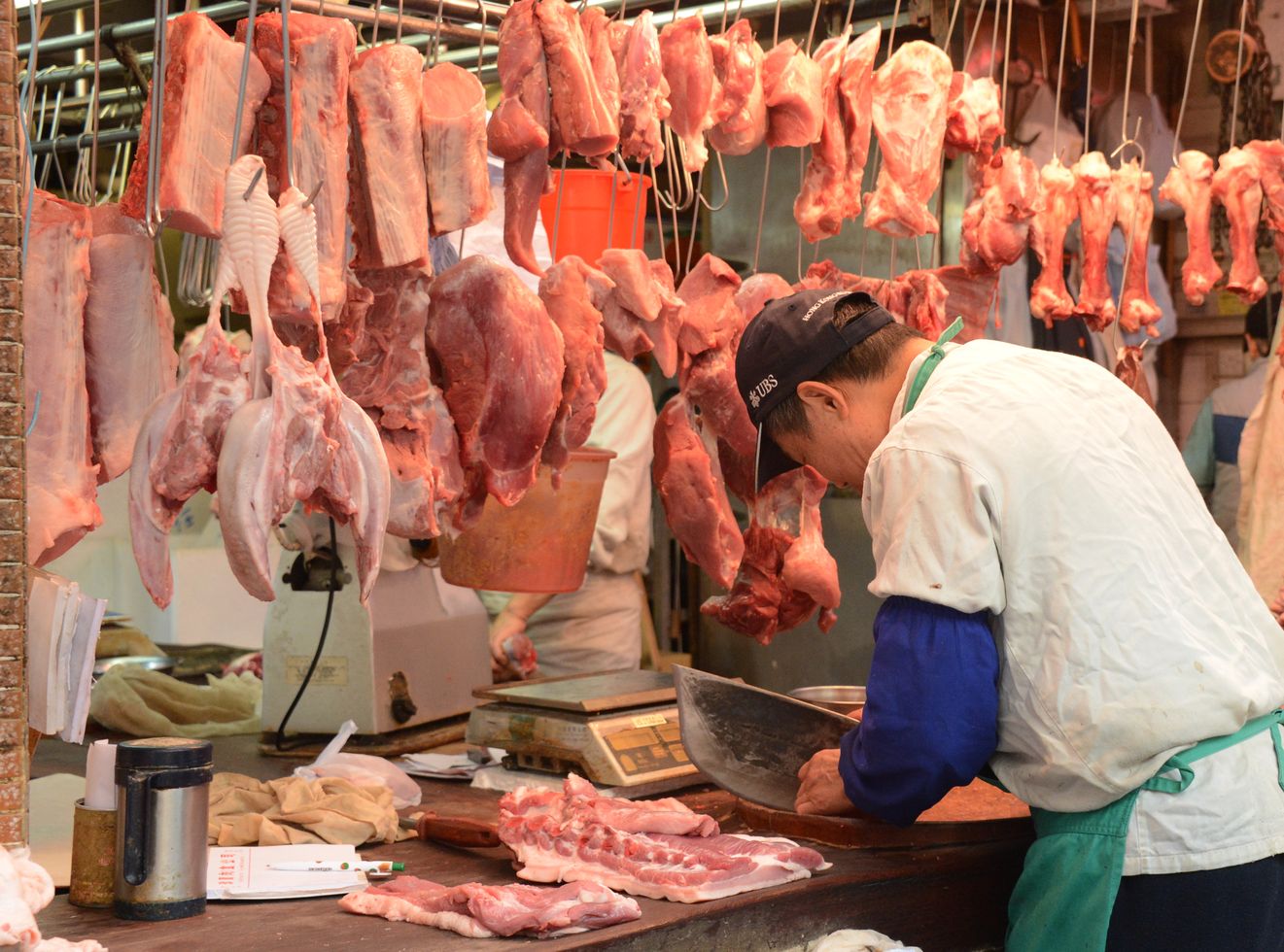 农业农村部：生猪供应明年将好转 倡多进食家禽肉类