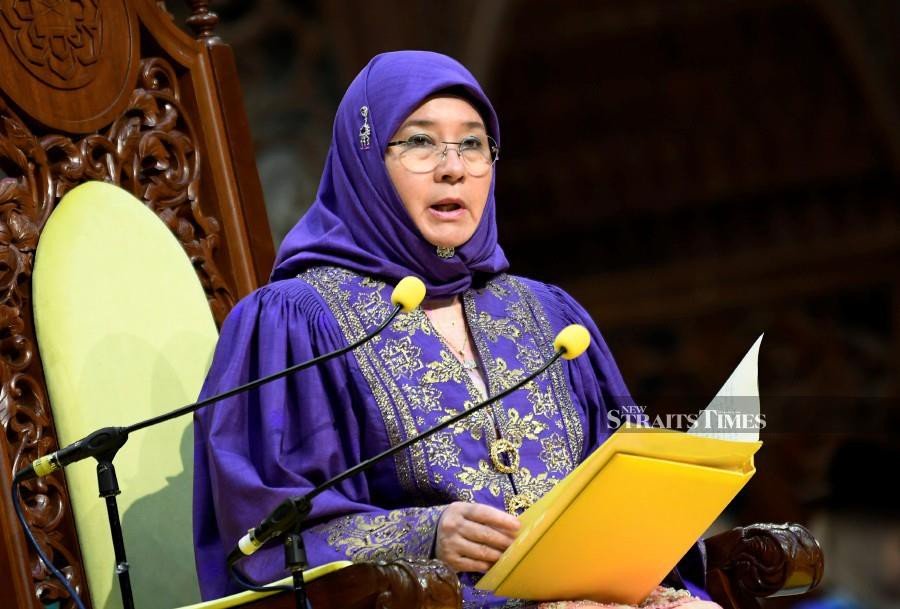 Queen calls on IIUM grads to be ambassadors of Islam