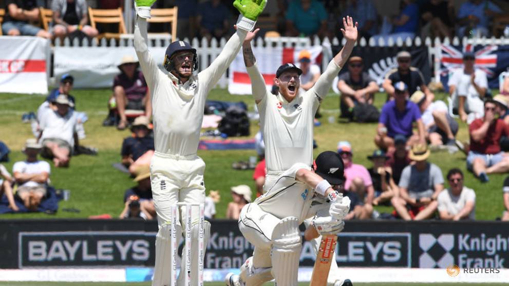 Root breaks partnership as New Zealand reach 224-5 at lunch in first test