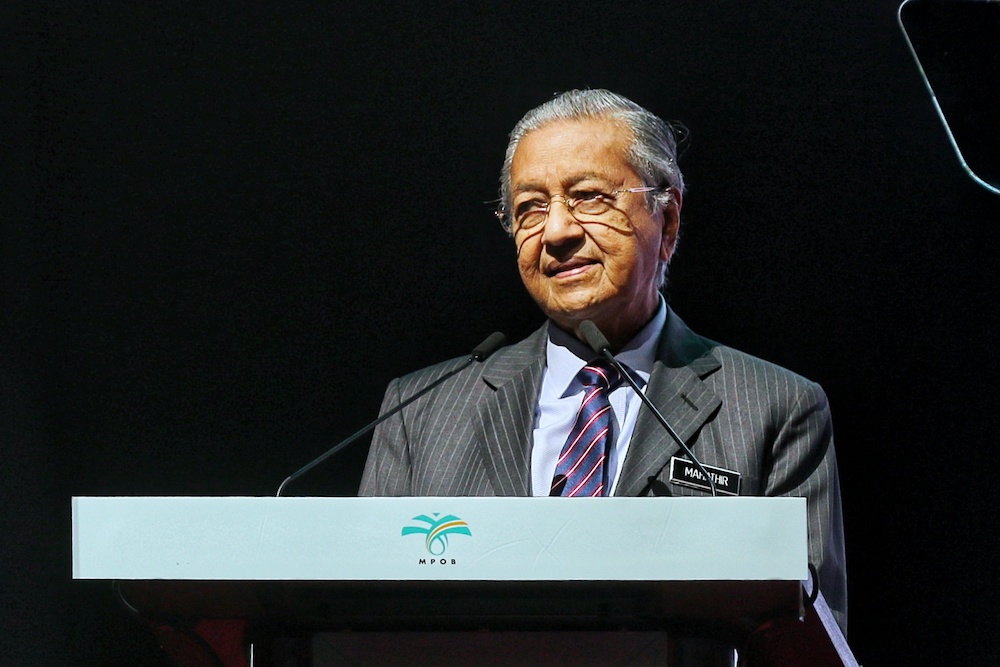 Dr M arrives in Busan for Asean-South Korea commemorative summit