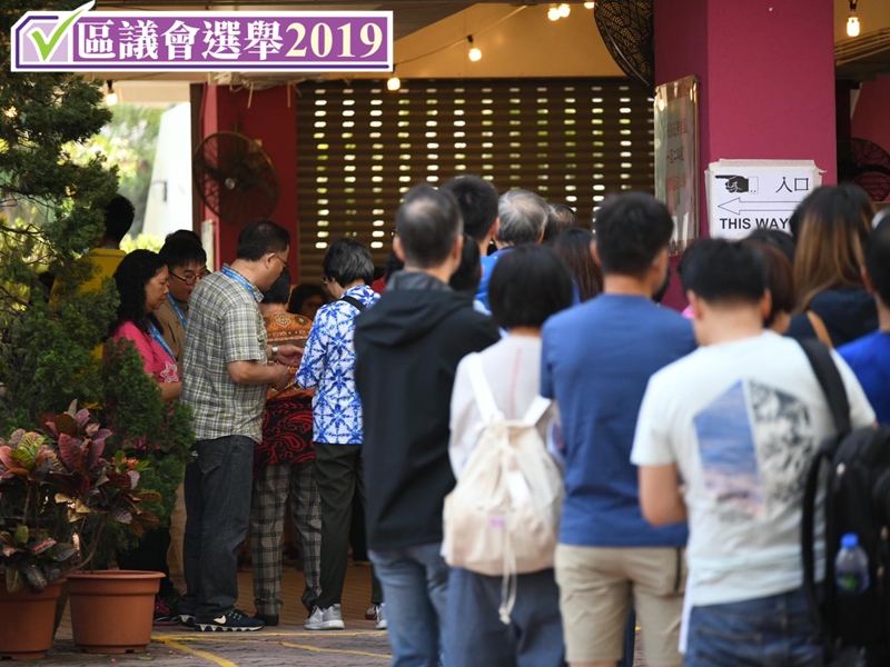 【区会选举】截至早上9时接获744宗投诉 近半涉选举广告