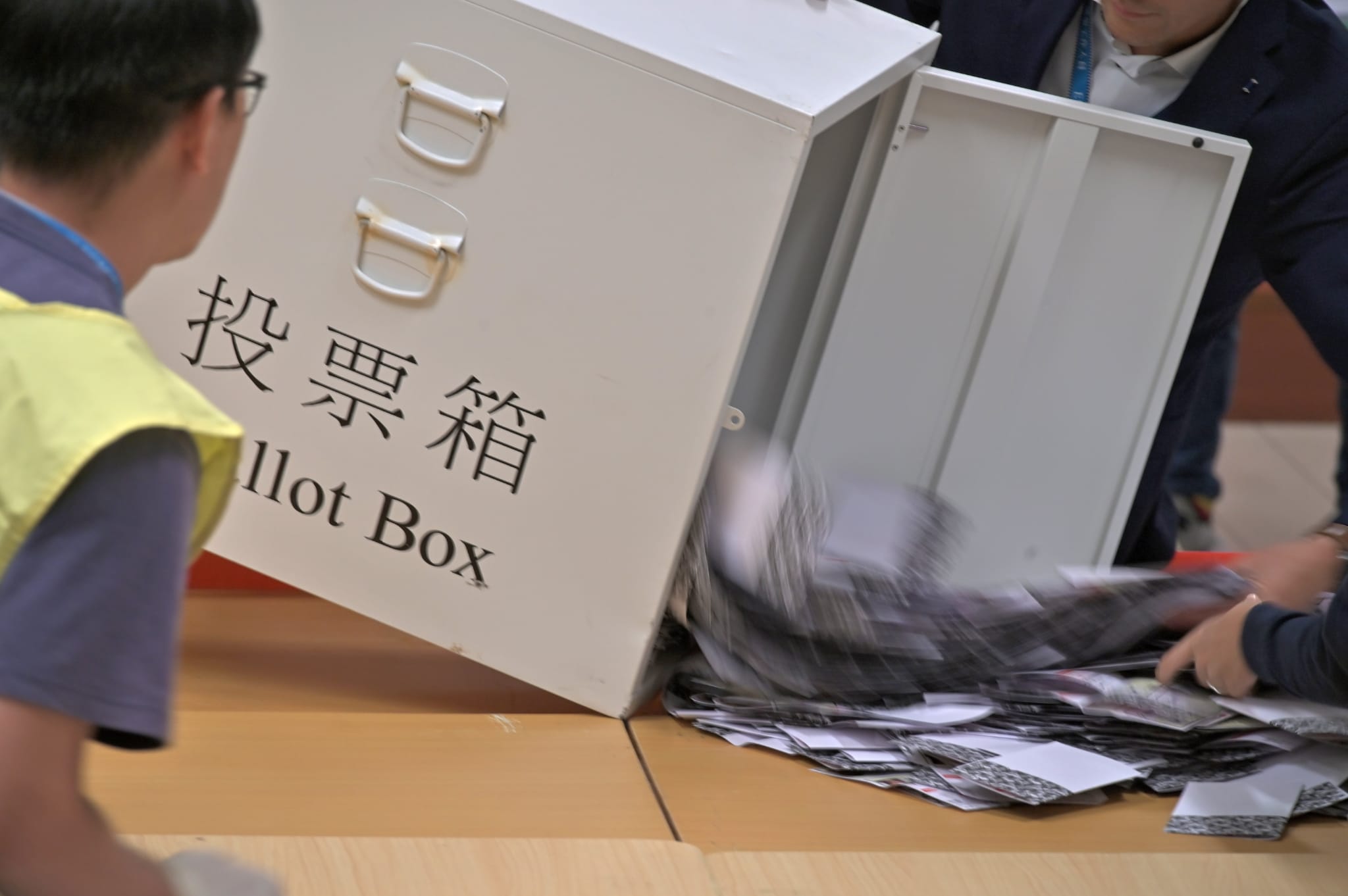 【区会选举】政治版图大变天 建制派顿成少数派