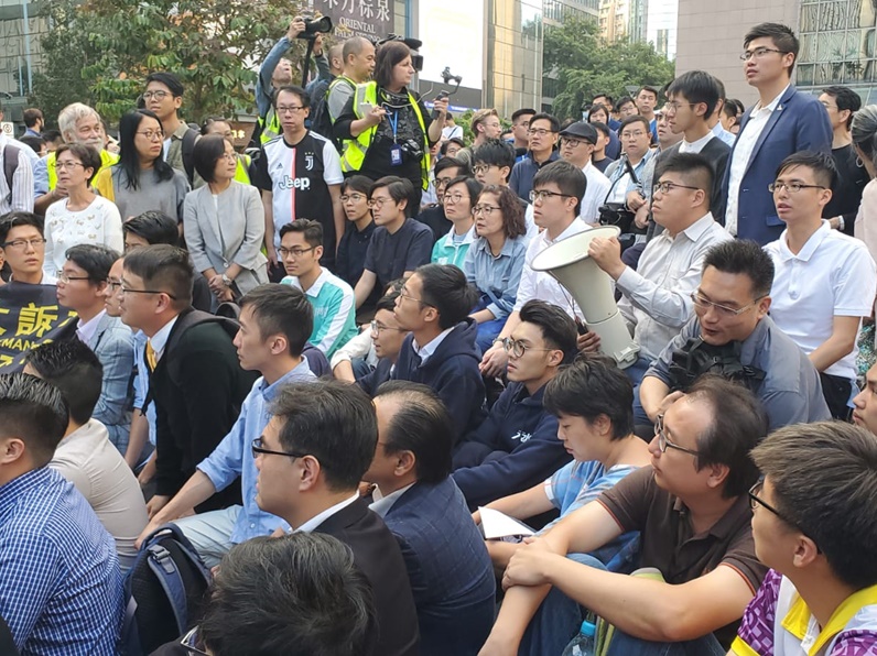 【修例风波】民主派区选当选人集会 声援理大留守人士