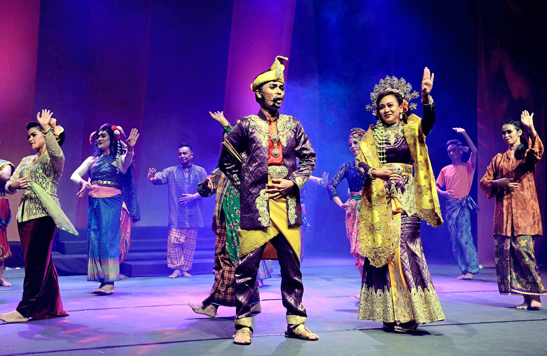 Keeping traditional theatre alive