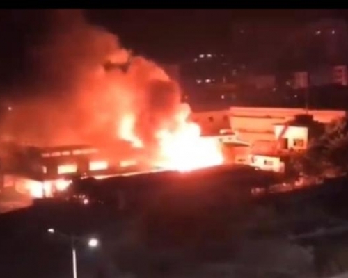 惠州有工厂发生火灾 现场连续传出巨大爆炸声