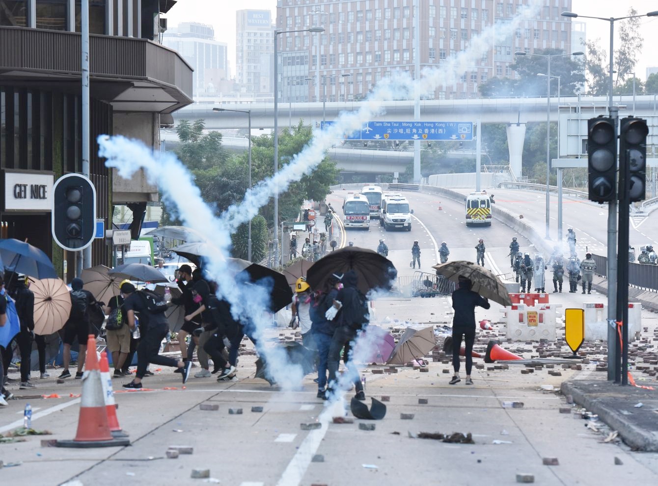 【修例风波】警拟用木弹驱示威者 民权观察促停止武力升级