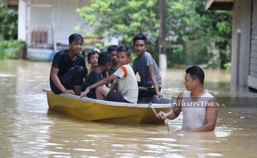 Floods: 2,376 victims in Terengganu, Kelantan evacuated