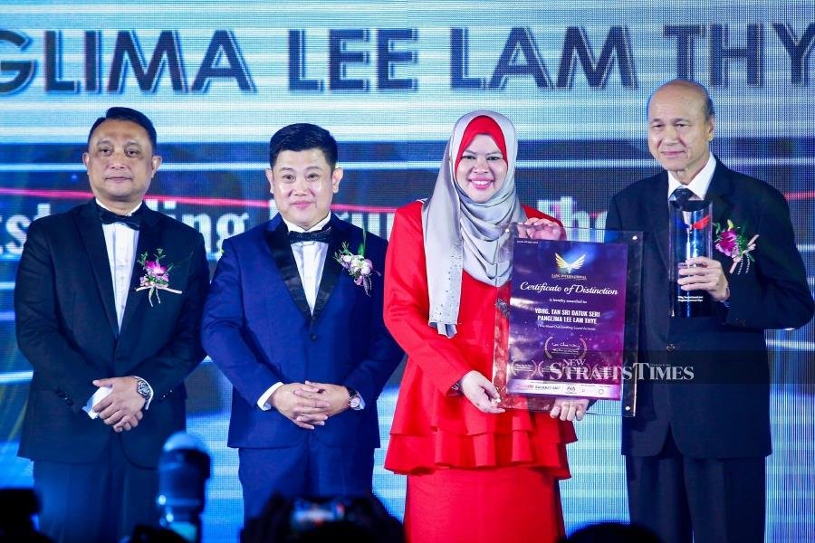 Lee Lam Thye receives Lang International Award for immense contribution to nation
