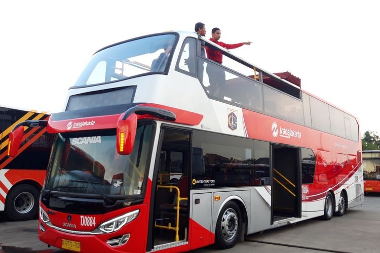 Transjakarta to add more double-deckers to serve tourists during holiday